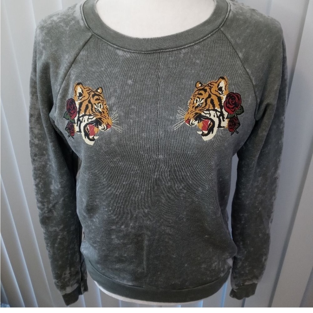 Gypsy Heart Tiger Roses Sage Burnout M sweatshirt